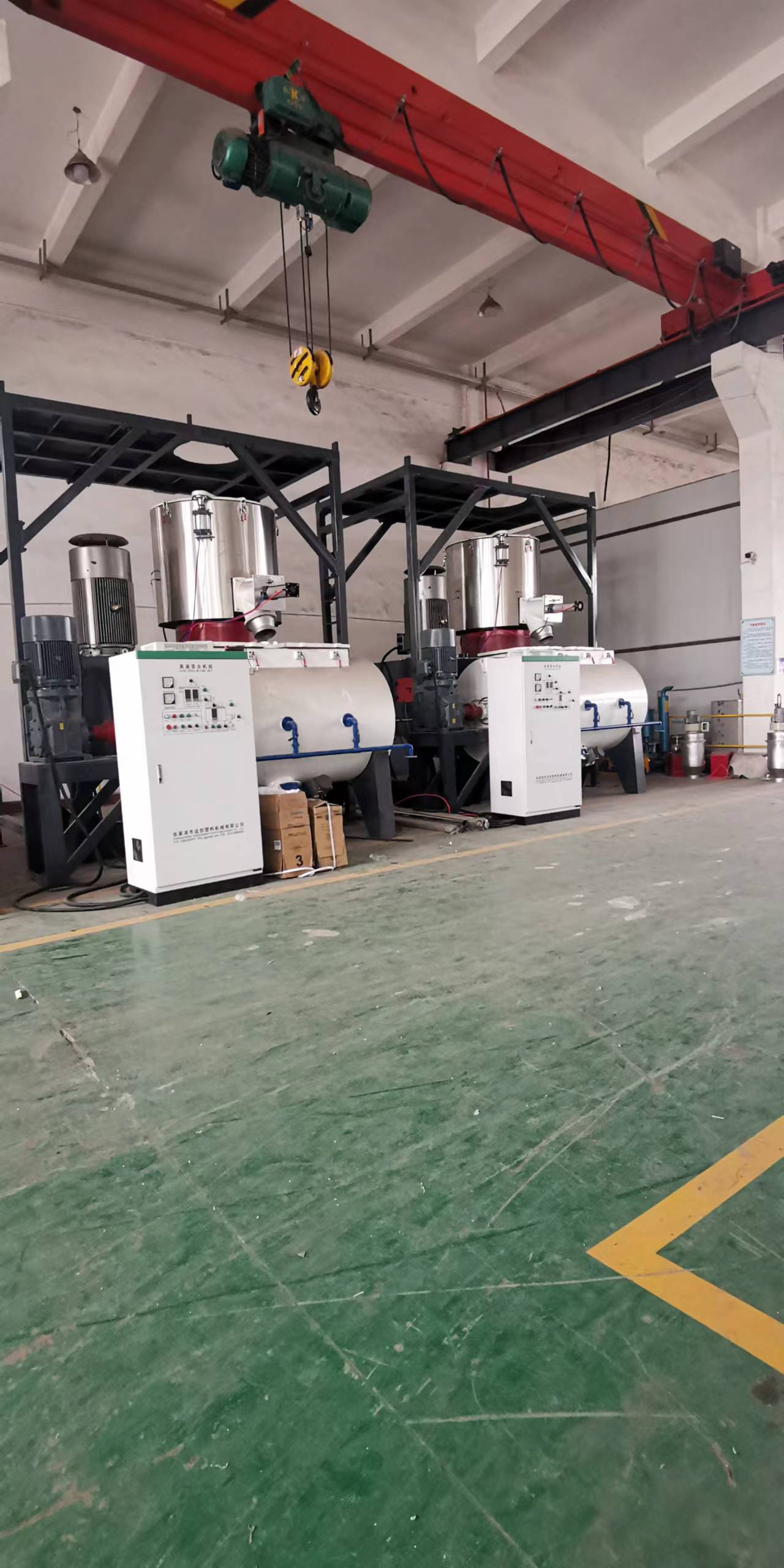 遠創連線一個電話 兩套塑料高速混合機組